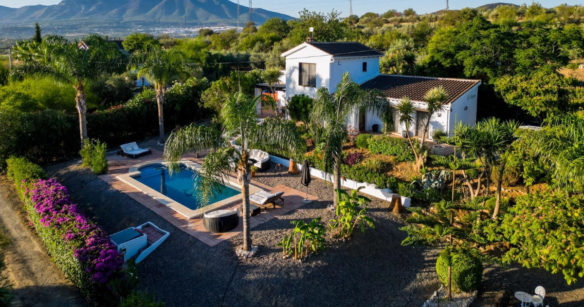 spacious private motor home pitches with garden surroundings